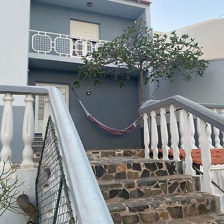 Villa Vivenda Com Patio, No Coracao Do Mindelo Extérieur photo