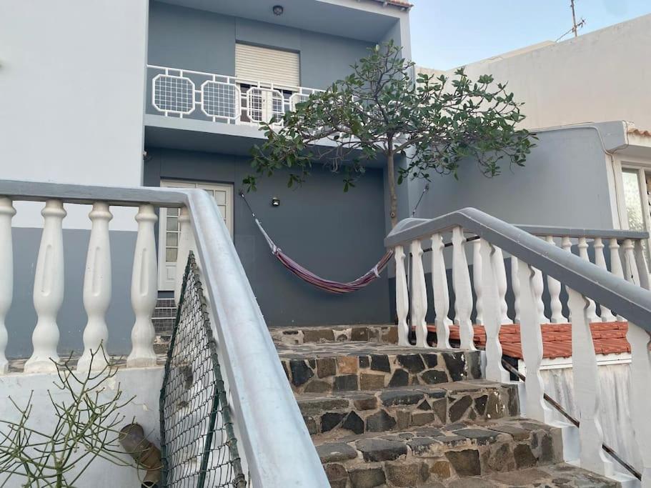 Villa Vivenda Com Patio, No Coracao Do Mindelo Extérieur photo