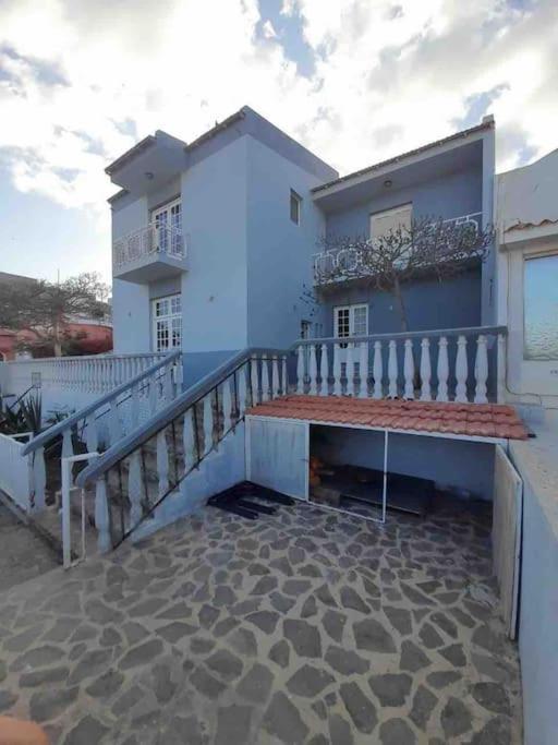 Villa Vivenda Com Patio, No Coracao Do Mindelo Extérieur photo